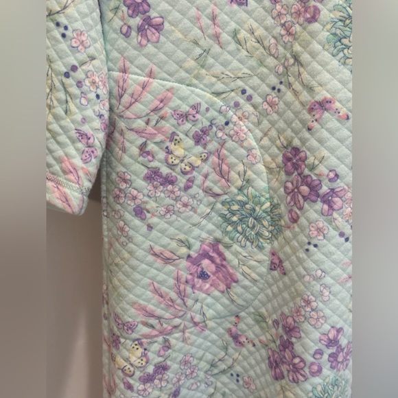 Miss Elaine Quilted Floral Robe Zip Close with Matching Short Sleeve Nightgown. - Picture 8 of 11